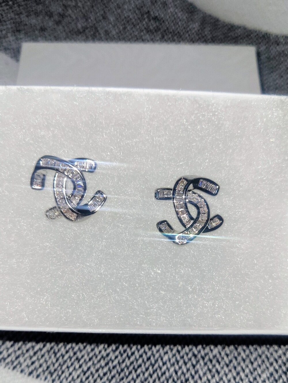 Luxury C Style Earrings - Picture 4 of 7